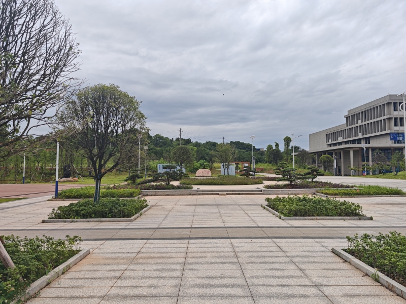 天心校区炎培广场